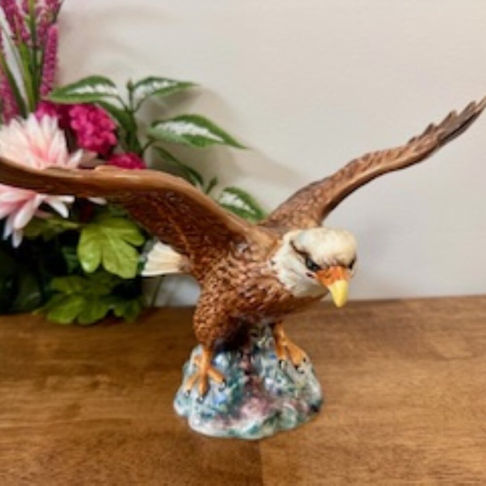 Beswick England Bald Eagle Figurine 1018 Vintage Porcelain Sculpture Wildlife